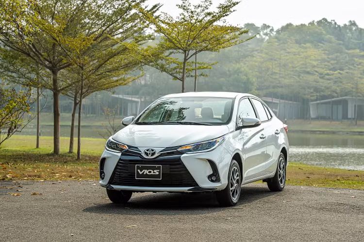 Khách hàng mua Toyota Vios phiên bản G và E trong tháng 12 sẽ được hỗ trợ 50% lệ phí trước bạ. Các phiên bản nói trên của Toyota Vios có giá niêm yết từ 489 triệu đồng đến 592 triệu đồng.