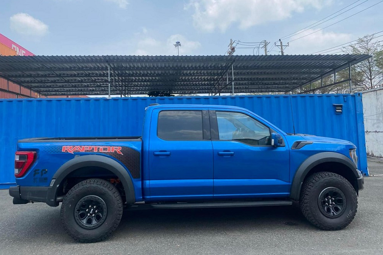 Cuối cùng là hệ thống dành riêng cho Ford F-150 Raptor thế hệ thứ 3 mang tên gọi Trail 1-Pedel Drive, giúp hỗ trợ chân ga và phanh của người lái trong các tình huống địa hình khắc nhiệt.
