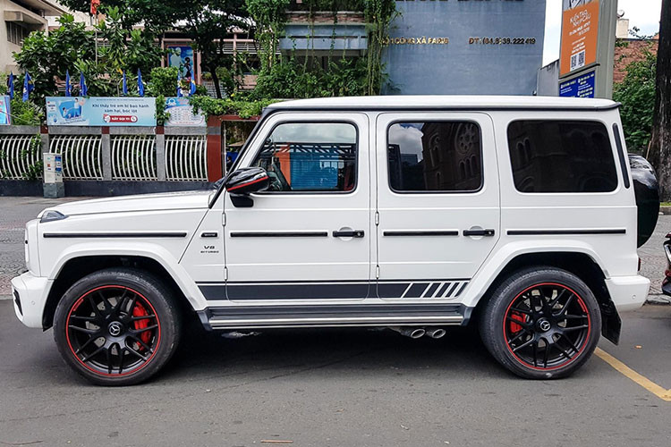 Mercedes-AMG G63 đang nhận được sự quan tâm rất lớn không chỉ giới doanh nhân, các tay chơi xe nổi tiếng mà ngay cả các hot girl bán mỹ phẩm hay trong giới showbiz đều muốn sở hữu mẫu xe SUV "quốc dân" này.