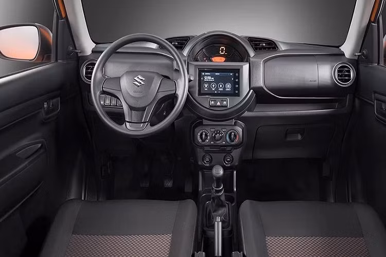 Ngoài ra, Suzuki S-Presso tại Philippines còn đi kèm cửa sổ chỉnh điện, ổ điện 12V, ghế bọc nỉ, hệ thống kết nối Bluetooth, điều hòa chỉnh cơ, cổng USB và khoang hành lý 239 lít nếu ghế sau không gập xuống. Nhìn chung, trang bị nội thất của mẫu SUV cỡ nhỏ này khá cơ bản. Tất nhiên, không thể đòi hỏi nhiều ở một mẫu xe giá rẻ như thế này.