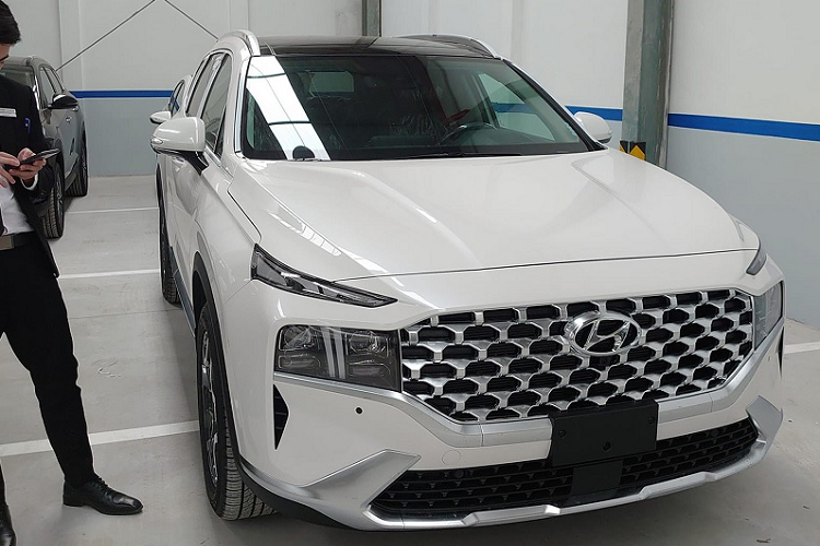 Chu xe Hyundai SantaFe tai Hung Yen boc trung bien 