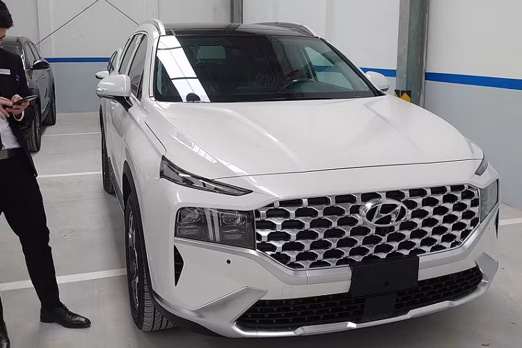 Chu xe Hyundai SantaFe tai Hung Yen boc trung bien 