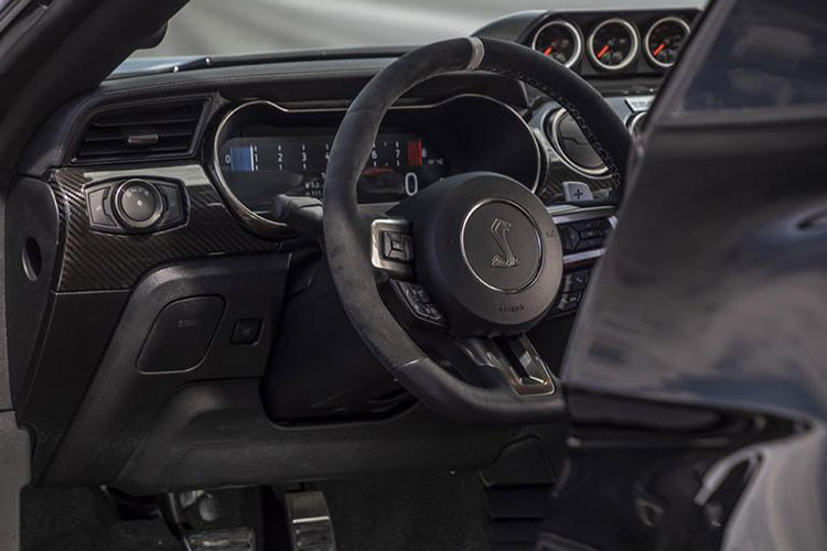 Nếu bạn muốn mua một chiếc xe Shelby GT500 Code Red mà không quan tâm giá tiền, đầu tiên bạn phải trở thành thành viên trong nhóm Shelby hay câu lạc bộ Carroll Shelby trên toàn thế giới được thành lập vào năm 2008, điều này sẽ được ghi lại trong Cơ quan đăng ký Shelby chính thức trước khi nhận được sự đồng ý mua xe Shelby GT500 Code Red và chờ ngày giao.