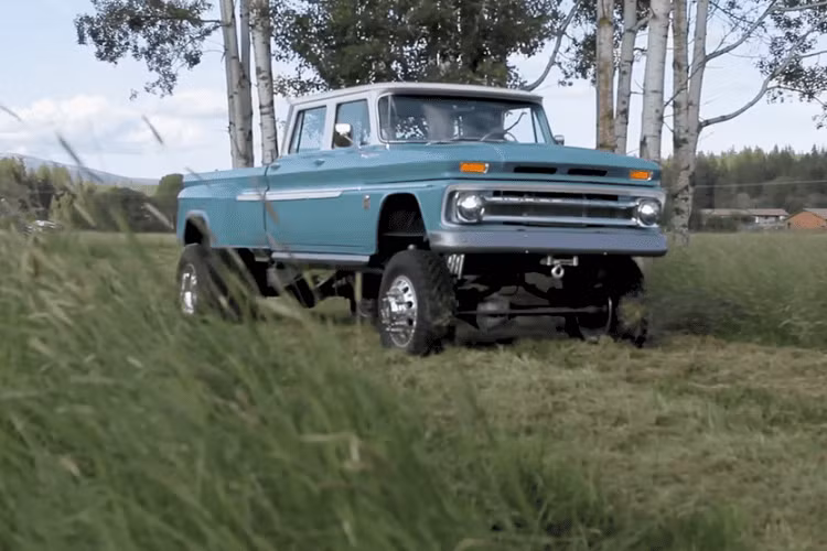 Nhìn chung, chiếc xe bán tải có một không hai này là một đại diện cho những điều tuyệt vời ở cả xe bán tải hiện đại và cổ điển, tạo ra sự pha trộn hoàn hảo giữa mới và cũ. Những chủ xe đầy đam mê như Tim cũng chính là điều truyền cảm hứng cho những người mê xe khác mạnh dạn tạo nên một chiếc xe độ cho riêng mình.