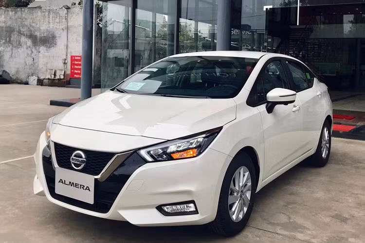 Thực tế, Nissan Almera 2022 nâng cấp giữa vòng đời nên không có thay đổi gì về thiết kế hay động cơ. Thay vào đó, chiếc sedan cỡ B được bổ sung thêm một số trang bị mới, nhằm tăng sức cạnh tranh với các đối thủ như cùng phân khúc như Honda City, Toyota Vios, Hyundai Accent,…