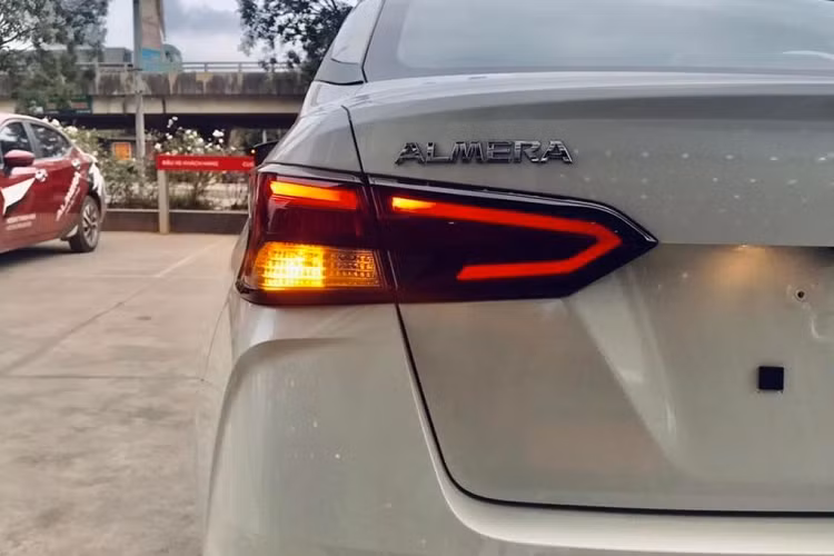 Xe vẫn có kích thước dài x rộng x cao lần lượt 4.495 x 1.740 x 1.460 mm. Chiều dài cơ sở 2.620 mm.