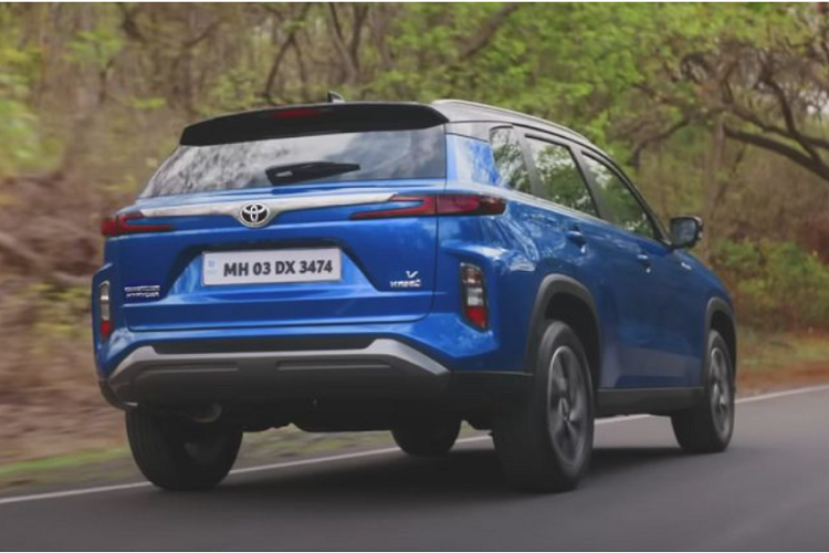 Theo nhà sản xuất, xe sẽ được bán ra tại Ấn Độ và một số thị trường khác, giá xe Toyota Urban Cruiser Hyryder 2023 hiện chưa được công bố chính thức. Sau khi ra mắt, mẫu SUV-B của Toyota hứa hẹn sẽ tạo nên cuộc cạnh tranh khốc liệt với các đối thủ cùng phân khúc như Kia Seltos, Hyundai Creta.