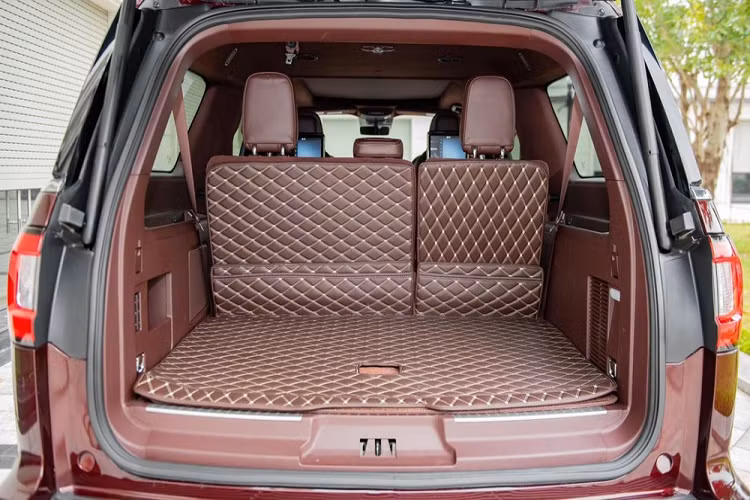 Mẫu SUV hạng sang cỡ lớn Lincoln Navigator Black Label L mang biển số tứ quý 9 của tỉnh Phú Thọ được trang bị động cơ xăng V6, dung tích 3.5 lít, tăng áp kép, sản sinh công suất tối đa 450 mã lực và mô-men xoắn cực đại 675 Nm. Hãng Ford trang bị cho chiếc SUV hạng sang cỡ lớn của mình hộp số tự động 10 cấp.