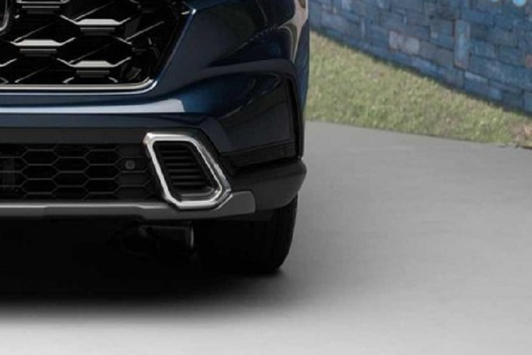 Cuối cùng là bản Sport Touring với giá khởi điểm 38.600 USD (888 triệu đồng). Bản này sẽ tạo sự khác biệt bằng vành hợp kim 19 inch, hệ thống âm thanh Bose 12 loa, hệ thống định vị vệ tinh và kết nối WiFi. Ở hai bản EX và EX-L, Honda CR-V 2023 sẽ dùng động cơ xăng 4 xi-lanh, tăng áp, dung tích 1.5L, sản sinh công suất tối đa 190 mã lực cùng mô-men xoắn cực đại 243 Nm tại dải tua máy 1.700 - 5.000 vòng/phút như cũ.