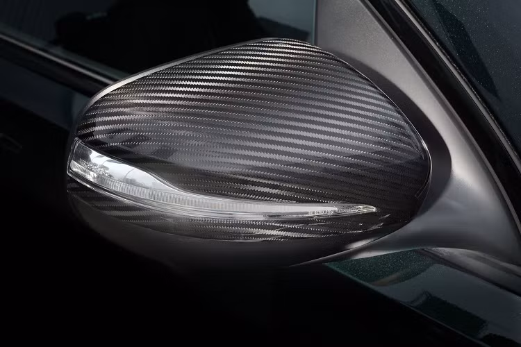 Ở cản sau, xe được thay thế với một bộ khuếch tán sau cỡ lớn. cánh lướt gió sau nhỏ cũng được bổ sung thêm. Phần khuếch tán sau được thiết kế lại với các cánh gió đứng góc cạnh hơn, từ đây đem tới cho chiếc SUV Coupe diện mạo ấn tượng, thể thao hơn. Theo ước tính của hãng độ, khách hàng phải chi trả số tiền khoảng 20.060 Euro để sở hữu đủ gói nâng cấp này. Tuy nhiên mức giá này vẫn chưa bao gồm những chi tiết bổ sung như bộ mâm độ hay hệ thống xả trên xe.