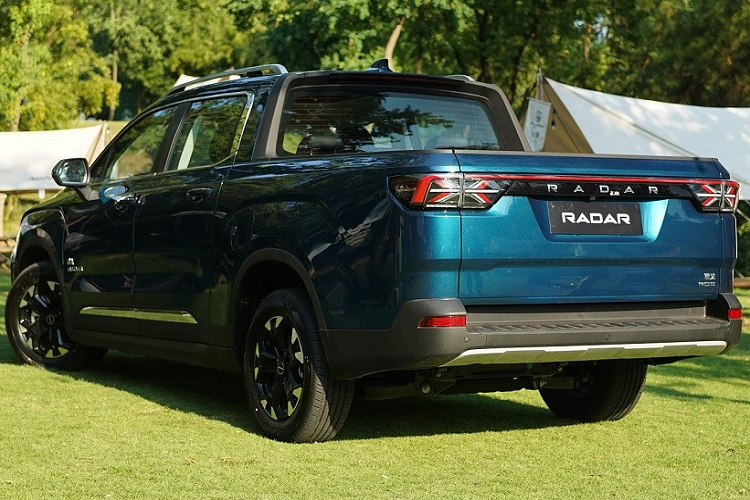 Sức mạnh của xe Radar RD6 sẽ đến từ sự lựa chọn của 3 bộ pin, khách hàng có thể chọn bộ pin lớn nhất có công suất 100 kWh và có tính năng hóa học NMC. Loại pin này được cho là cung cấp cho RD6 phạm vi hoạt động 632 km trong chu kỳ thử nghiệm CLTC của Trung Quốc, đủ để chạy 1 mạch từ Sài Gòn đi Quy Nhơn rồi mới sạc đầy pin.