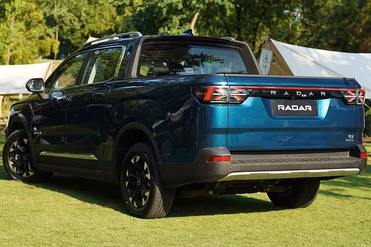 Sức mạnh của xe Radar RD6 sẽ đến từ sự lựa chọn của 3 bộ pin, khách hàng có thể chọn bộ pin lớn nhất có công suất 100 kWh và có tính năng hóa học NMC. Loại pin này được cho là cung cấp cho RD6 phạm vi hoạt động 632 km trong chu kỳ thử nghiệm CLTC của Trung Quốc, đủ để chạy 1 mạch từ Sài Gòn đi Quy Nhơn rồi mới sạc đầy pin.