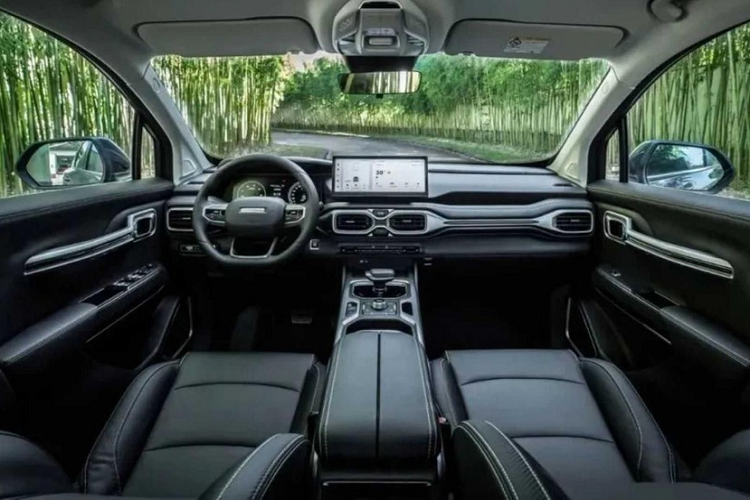 Dựa trên nền tảng dành riêng cho một mẫu xe SEA EV của Geely, Radar RD6 có kích thước tương tự như một chiếc bán tải hạng trung tại thị trường Mỹ với chiều dài 5.260 mm, rộng 1.900 mm và cao 1.830 mm. Chiều dài cơ sở 3.120 mm.