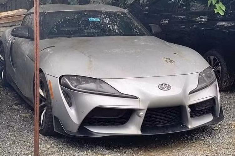 Vào cuối tháng 9/2021, trên mạng xã hội đã lan truyền hình ảnh về mẫu xe thể thao Toyota Supra thế hệ thứ 5 đã nhận được sự quan tâm rất lớn của giới đại gia trong nước. Thông tin lúc đó cho biết, đích đến của chiếc xe Toyota GR Supra 2020 sẽ là TP.HCM nhưng chưa rõ đại gia nào sở hữu.
