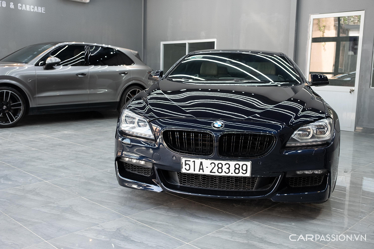 Được biết, chiếc BMW 650i 2012 thế hệ đầu tiên được trang bị gói độ M Sport có mặt tại Việt Nam sau 5 tháng đặt hàng. Dù đã có tuổi đời 10 năm với odo 69.000 km, nhưng đến nay BMW 650i vẫn là mẫu xe được nhiều người chơi Bim lẫn người đam mê tốc độ yêu thích bởi khối động cơ mạnh mẽ.