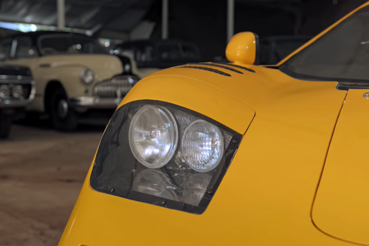 Khoảng 23 năm trước, Brough đã bắt đầu dự án chế tạo bản sao F1 LM của riêng mình, và giờ đây, chiếc xe đó đã sẵn sàng để chạy trên đường phố.