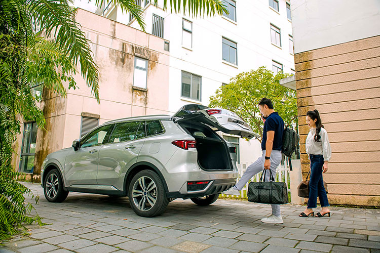 Theo đánh giá của nhiều chuyên gia, các tính năng an toàn của Ford Territory 2023 lần đầu có trong phân khúc SUV hạng C. Những trang bị này giúp cho Territory cạnh tranh tốt hơn với các mẫu xe cùng phân khúc như Mazda CX-5, Honda CR-V, Hyundai Tucson, Kia Sportage và Subaru Forester - vốn đều có gói công nghệ an toàn chủ động. 