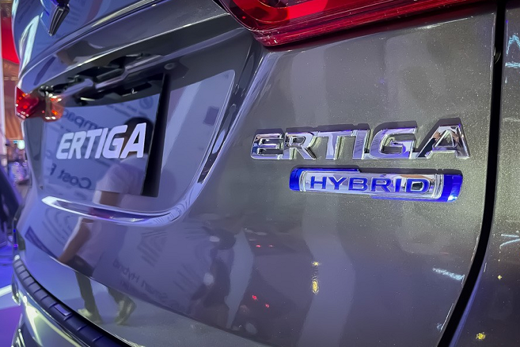 Nguồn cung cấp sức mạnh cho Suzuki Ertiga Sport Hybrid 2023 tại Philippines cũng là hệ truyền động mild hybrid giống xe ở Indonesia. Hệ truyền động có tên Smart Hybrid Vehicle này bao gồm động cơ xăng 4 xi-lanh, hút khí tự nhiên, dung tích 1.5L, đi kèm máy phát điện tích hợp bộ đề ISG và cụm pin lithium-ion 6 Ah 12 V.