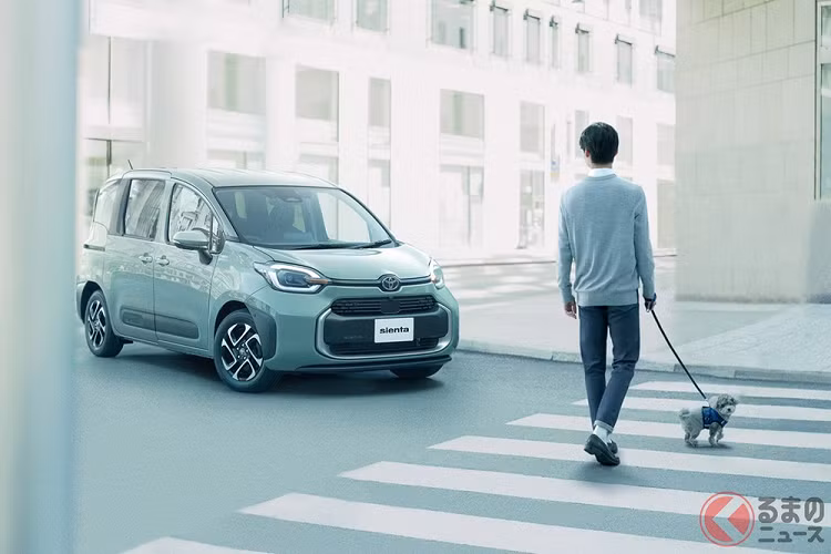 Bên cạnh đó là hệ thống hỗ trợ bám làn đường, cảnh báo lệch làn đường, hệ thống kiểm soát hành trình, nhận diện biển báo giao thông, cảnh báo khi phương tiện phía trước khởi hành, hỗ trợ lái xe chủ động và đèn pha thích ứng.