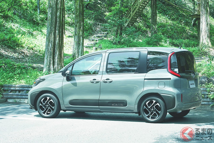 Khi mua Toyota Sienta 2023, khách hàng Nhật Bản có thể chọn 1 trong 2 loại động cơ. Đầu tiên là động cơ xăng 3 xi-lanh, dung tích 1.5L, sản sinh công suất tối đa 120 mã lực tại tua máy 6.600 vòng/phút và mô-men xoắn cực đại 145 Nm tại tua máy 4.800 - 5.200 vòng/phút.