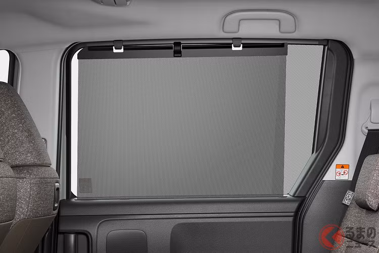 Đặc biệt, Toyota Sienta 2023 còn được nâng cấp mạnh về trang bị an toàn với gói công nghệ Toyota Safety Sense, bao gồm những tính năng như cảnh báo tiền va chạm có thể phát hiện người đi bộ (ban ngày), xe đạp (ban ngày, ban đêm) và mô tô (ban ngày).