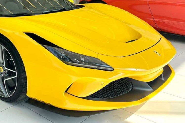 Việc vận chuyển xe từ quận 7, TP.HCM ra Hà Nội cũng đã giúp cho Ferrari F8 Spider họp mặt với hàng hiếm McLaren 765LT, đây quả thực là 1 cặp siêu xe trời sinh có sẵn cho đại gia Việt để chơi Tết hoặc mang về sưu tầm rất đẳng cấp. Được biết, chiếc siêu xe giới hạn McLaren 765LT cũng từng trưng bày ở Sài thành 1 thời gian mới được vận chuyển ra Hà Nội tìm khách.