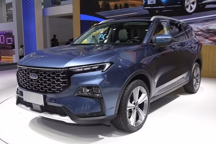 Theo thông tin từ các tư vấn viên bán hàng, Ford Territory 2022 mới dự kiến ra mắt vào tháng 10 năm nay, xe có thể được bán với 2 phiên bản và nhập khẩu nguyên chiếc từ Trung Quốc. Giá xe Ford Territory 2022 tạm tính cho bản tiêu chuẩn là 799 triệu đồng.