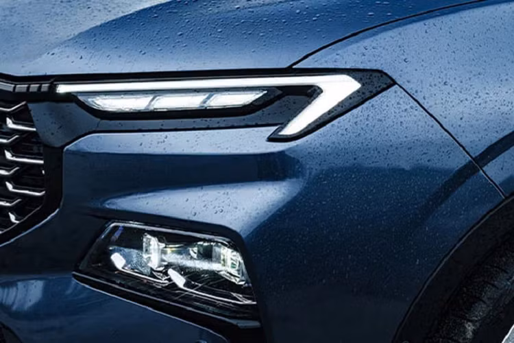 Về trang bị an toàn, mẫu SUV cỡ C này sở hữu gói công nghệ Ford Co-Pilot360, bao gồm những tính năng như hệ thống kiểm soát hành trình thích ứng ACC, phanh khẩn cấp tự động AEB,...