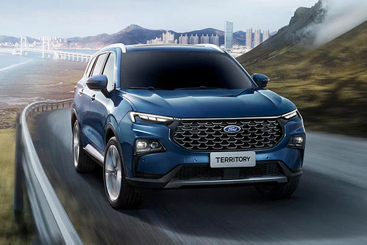 Cụ thể, xe có dải LED định vị thanh mảnh, lưới tản nhiệt lớn, đèn chiếu sáng đặt thấp, đèn hậu LED cũng mảnh mai, mâm 5 chấu 19 inch...