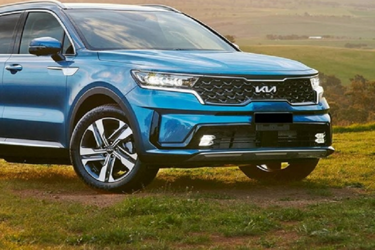 Hiện nay, Kia Sorento thế hệ mới cũng đang được bán tại Việt Nam với 2 phiên bản 2.5L xăng tăng áp 177 mã lực / 232 Nm đvà 2.2L diesel tăng áp 198 mã lực / 440 Nm, giá từ 1,19 tỷ đồng.