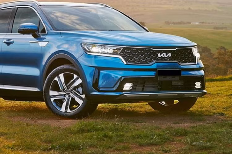 Hiện nay, Kia Sorento thế hệ mới cũng đang được bán tại Việt Nam với 2 phiên bản 2.5L xăng tăng áp 177 mã lực / 232 Nm đvà 2.2L diesel tăng áp 198 mã lực / 440 Nm, giá từ 1,19 tỷ đồng.