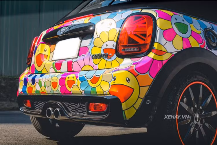 MINI Cooper S Convertible sử dụng khối động cơ xăng 2.0L 4 xy-lanh phun nhiên liệu trực tiếp sản sinh 192 mã lực và mô-men xoắn cực đại 280 Nm. Đi kèm là hộp số tự động 6 cấp, Cooper S Convertible chỉ cần 6,8 giây để tăng tốc từ 0-97 km/h, trước khi đạt vận tốc tối đa 230 km/h.