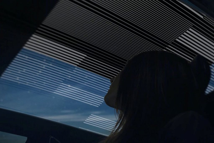 Mẫu xe sang Cadillac Celestiq điện có cấu hình ghế ngồi 2+2. Người ngồi hàng ghế sau cũng sẽ được trang bị màn hình giải trí cỡ lớn riêng, phục vụ cho việc giải trí, truy cập internet hoặc điều khiển hệ thống âm thanh.