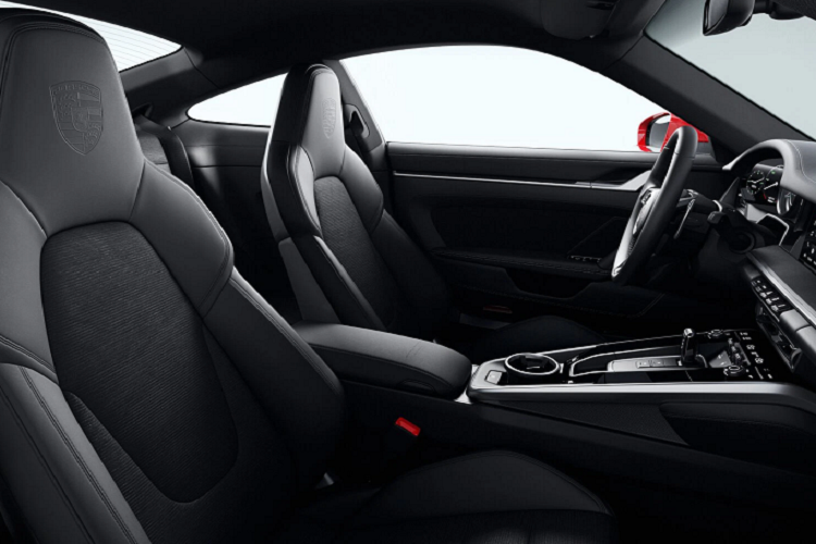 Đây là dòng xe thể thao rất được giới nhà giàu ưa thích nhưng lại đòi hỏi người mua phải chờ lâu. Để mua xe chính hãng khách hàng có thể phải đợi cả năm mới được bàn giao xe.