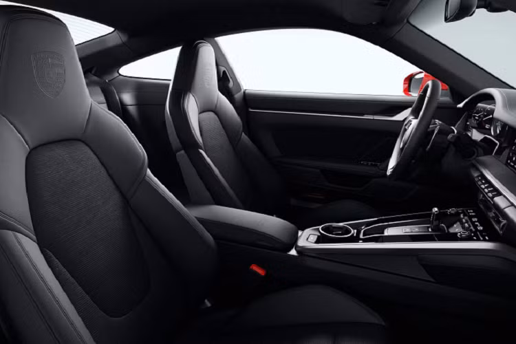 Đây là dòng xe thể thao rất được giới nhà giàu ưa thích nhưng lại đòi hỏi người mua phải chờ lâu. Để mua xe chính hãng khách hàng có thể phải đợi cả năm mới được bàn giao xe.