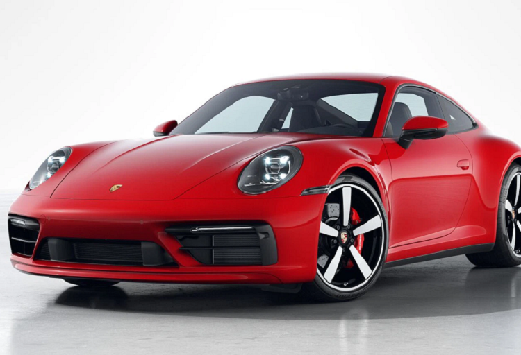 Chiếc Porsche 911 mới của gia đình nhà Xoài Dừa có màu sơn đỏ đặc trưng kèm theo tùy chọn cản trước thể thao, bộ mâm 5 chấu đơn 2 tông màu tương phản.