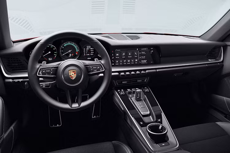 Không rõ đây là Porsche 911 phiên bản nào nhưng hiện tại 911 chính hãng có giá khởi điểm gần 7 tỷ đồng.