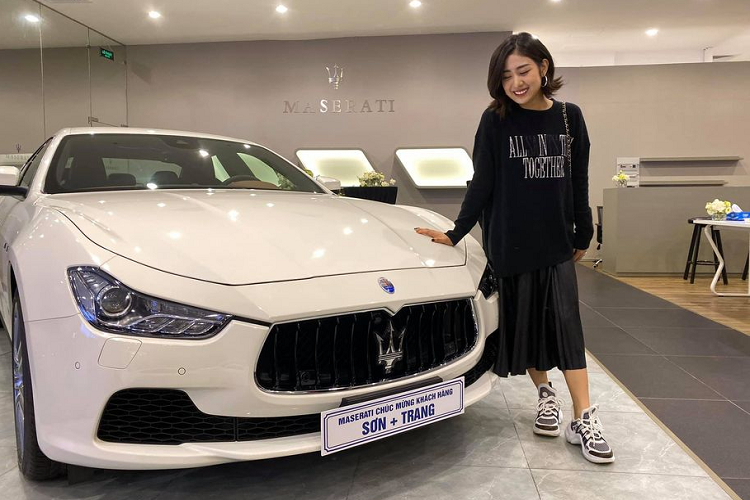 Đây là dòng xe thể thao rất được giới nhà giàu ưa thích nhưng lại đòi hỏi người mua phải chờ lâu. Để mua xe chính hãng khách hàng có thể phải đợi cả năm mới được bàn giao xe.