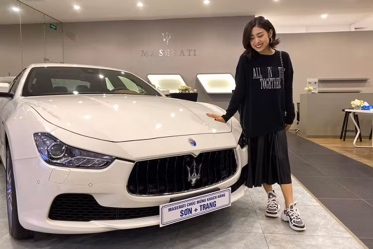 Đây là dòng xe thể thao rất được giới nhà giàu ưa thích nhưng lại đòi hỏi người mua phải chờ lâu. Để mua xe chính hãng khách hàng có thể phải đợi cả năm mới được bàn giao xe.