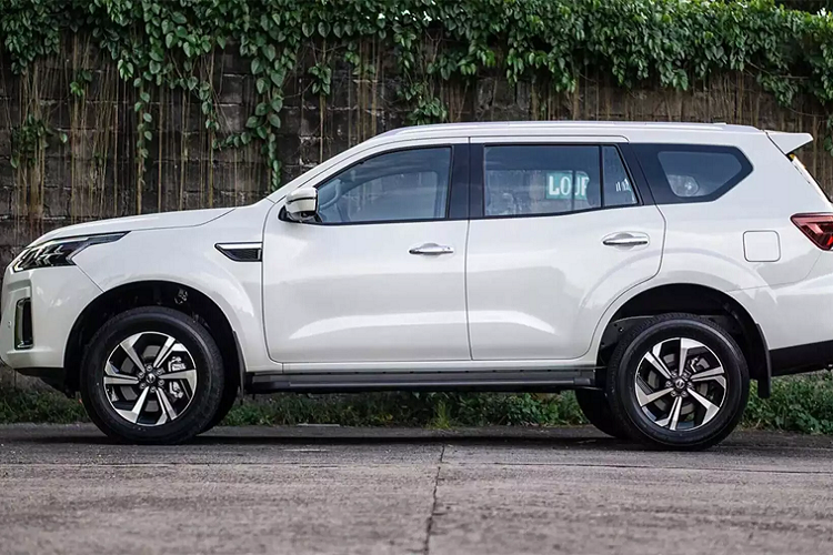 Hơn nữa, nếu đa dạng phiên bản máy dầu số sàn và số tự động, đi cùng với giá bán hợp lý thì mẫu SUV này sẽ có tiềm năng cạnh tranh cao hơn, thậm chí gây khó dễ cho đối thủ Toyota Fortuner tại thị trường Việt.