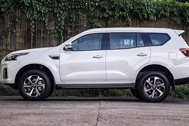Hơn nữa, nếu đa dạng phiên bản máy dầu số sàn và số tự động, đi cùng với giá bán hợp lý thì mẫu SUV này sẽ có tiềm năng cạnh tranh cao hơn, thậm chí gây khó dễ cho đối thủ Toyota Fortuner tại thị trường Việt.