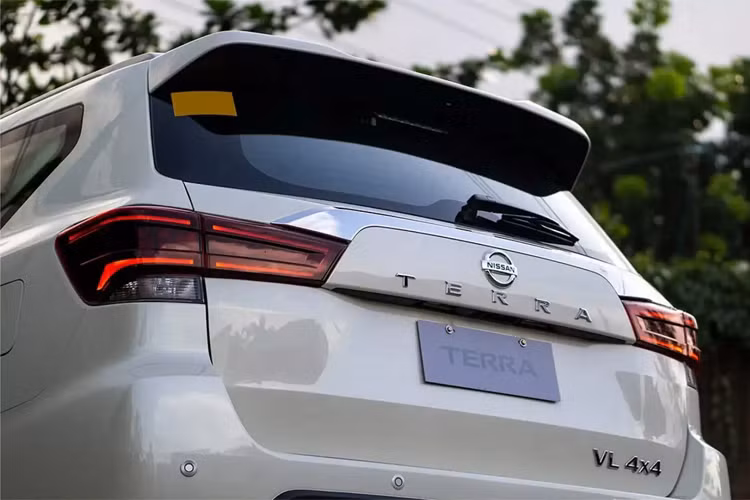 Để tăng sức cạnh tranh và không bị “lu mờ” trong phân khúc, Nissan Terra 2022 tại Việt Nam chắc chắn sẽ có nhiều phiên bản hợp với thị hiếu mua SUV 7 chỗ của khách hàng Việt.