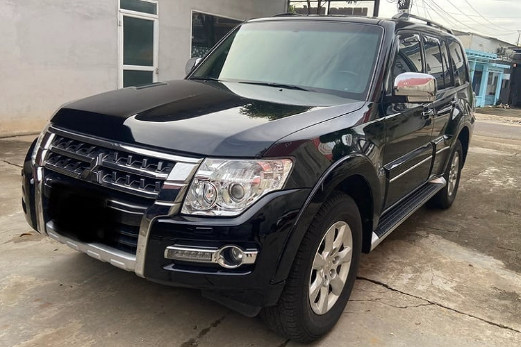 Mitsubishi Pajero là dòng xe SUV huyền thoại của hãng xe Nhật Bản, với hàng loạt chiến thắng liên tiếp tại cuộc đua Dakar Rally trong quá khứ. Tuy nhiên trên thị trường, những chiếc Mitsubishi Pajero huyền thoại đã bị khai tử kể từ năm 2022.