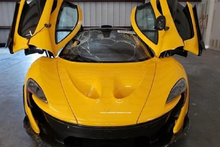 Chiếc siêu xe triệu đô McLaren P1 chết chìm trong lũ bởi cơn bão Ian ở Florida từng khá nổi tiếng khi được mang ra để bán đấu giá thông qua 1 trang chuyên về siêu xe bị tai nạn. Nếu cảm thấy có gì đó sai sai khi nó được đấu giá lại, thực ra lỗi không phải nằm ở trí nhớ của bạn mà chính là người đấu giá thắng ở lần trước đã "bỏ của chạy lấy người".