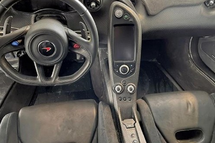 Nguyên nhân người trả giá 400.000 đô la cho xe nhưng sau đó giao dịch không được thực hiện vẫn chưa được hé lộ, 1 số ý kiến cho rằng, công ty bảo hiểm đã sở hữu chiếc xe sau cơn bão muốn có 800.000 đô la cho nó và đặt khoản dự trữ 450.000 đô la cho cuộc đấu giá.