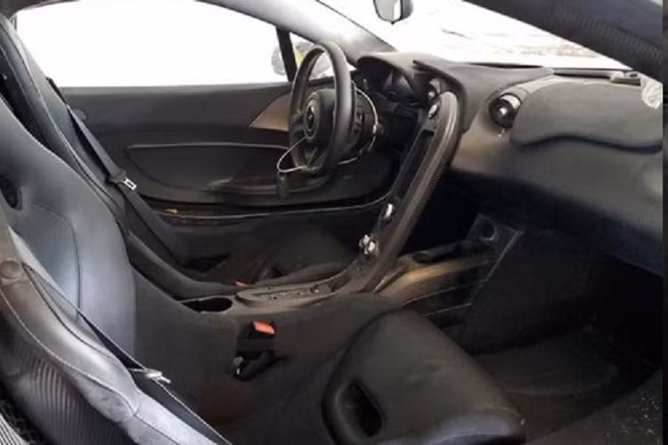 Cụ thể, vào tháng 11, chiếc xe McLaren P1 ngập nước bởi bão Ian đã được rao bán và chỉ sau vài ngày đã được bán với giá hơn 400.000 đô la (tương đương 9,6 tỷ đồng) và nhờ đó mà nó đã không được rao bán trong một thời gian dài vì cứ nghĩ đây là giá chốt. Tuy nhiên, gần đây, chiếc xe McLaren P1 với màu sơn Volcano Yellow đã tái xuất.