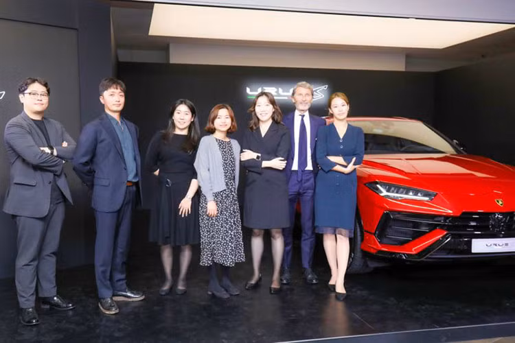 Lamborghini Urus S tai Han Quoc re hon Viet Nam gan 9 ty dong