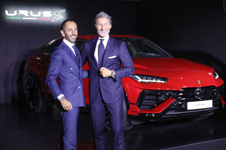 Tại thị trường Việt Nam, giá xe Lamborghini Urus S 2022 cũng được công bố mới đây với mức khởi điểm là 14,3 tỷ đồng (đắt hơn thị trường Hàn Quốc khoảng gần 9 tỷ đồng) và được phân phối chính hãng. Mẫu xe mới này được kỳ vọng sẽ định hình và nâng tầm phong cách, sự xa xỉ và tính linh hoạt của chiếc Siêu SUV Lamborghini.