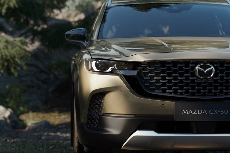 Mazda CX-50 2023 tại Trung Quốc có thiết kế không khác gì xe dành cho Bắc Mỹ. Xe sở hữu chiều dài 4.785 mm, chiều rộng 1.920 mm, chiều cao 1.638 mm và chiều dài cơ sở 2.815 mm. Với kích thước này, Mazda CX-50 2023 được định vị trong phân khúc SUV cỡ C, cạnh tranh với Honda CR-V, Hyundai Tucson và Nissan X-Trail.
