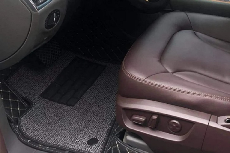 Nhìn chung, với số tiền 499 triệu đồng, người mua số đông sẽ lựa chọn các mẫu sedan hay CUV hạng A hoặc B. Tuy nhiên, nếu người mua muốn trải nghiệm SUV hạng sang cỡ trung, vận hành đầm chắc, đề cao sự an toàn, thương hiệu sang trọng, thì Audi Q7 đời cũ là một gợi ý. Hơn nữa, chiếc Audi Q7 đời sâu này đã được “lên đời” nên ngoại thất xe không cho cảm giác xe bị “lỗi thời”.